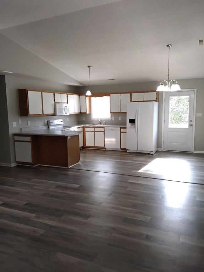 Building Photo - 422 Holly St