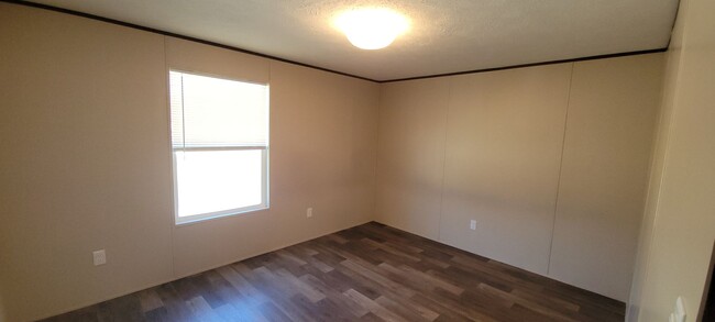 Building Photo - Very nice 3 bedroom/2 bath mobile home in ...