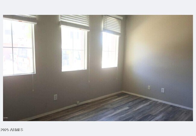 Building Photo - 1410 E Mobile Ln
