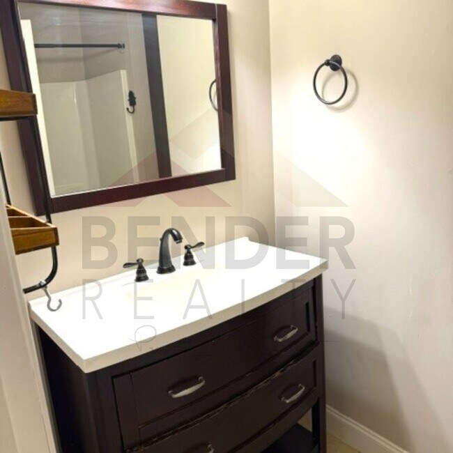 Building Photo - **REDUCED** TOWNHOME IN THE CITY