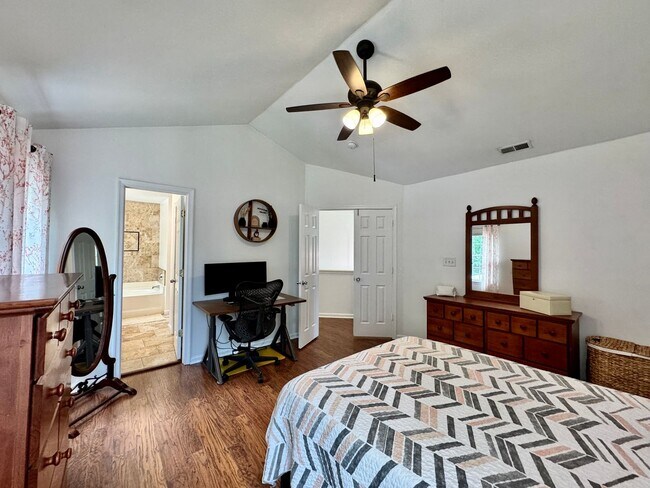 Building Photo - First-Time Rental! Available 08-07-26 - Fenced Yard, Pet Friendly, Attached 2-Car Garage!