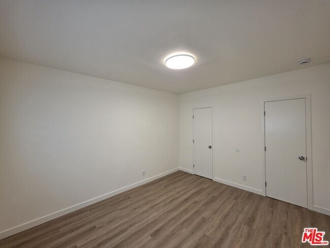 Building Photo - 827 9th St