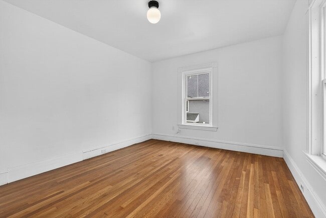 Building Photo - 166 Elliot St