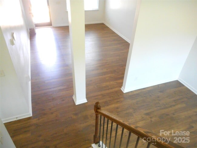 Building Photo - 820 Larmore Ave