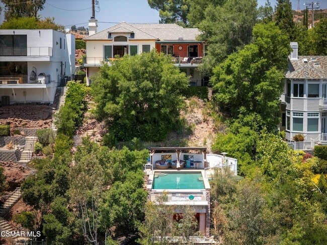 Building Photo - 2094 Trentham Rd