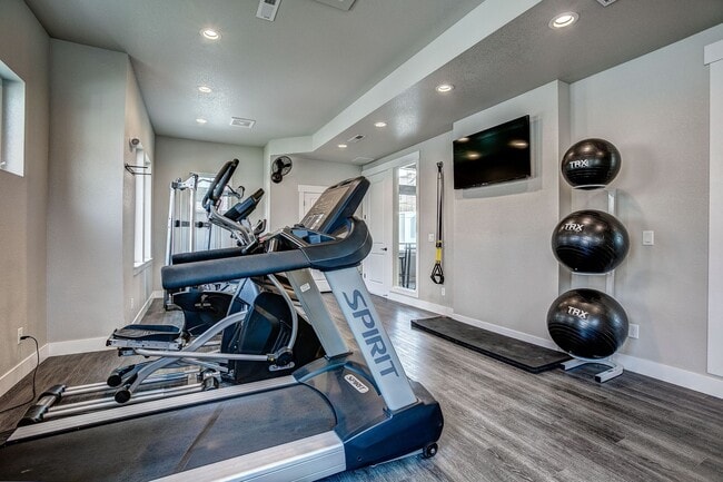 Building Photo - 4612 Hahns Peak Dr