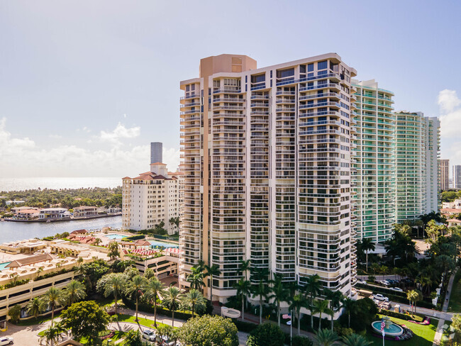 Building Photo - The Landmark Club Condominium