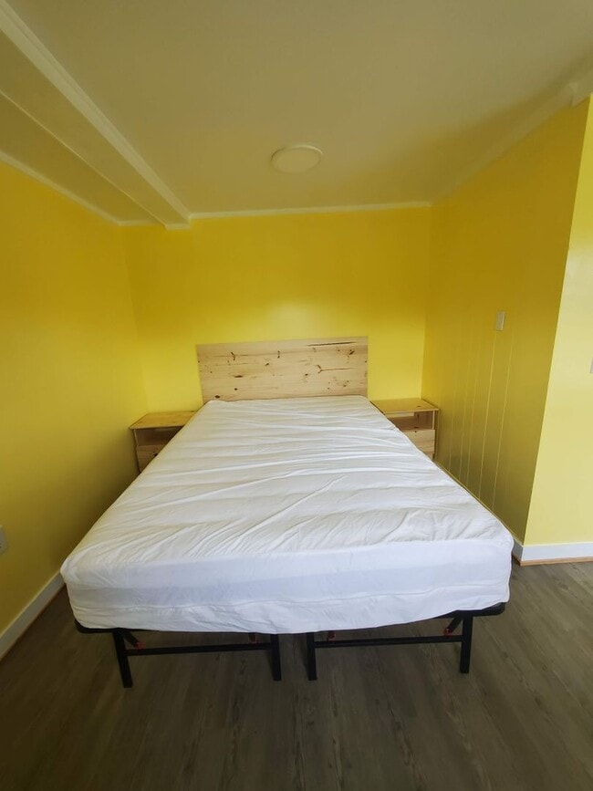 Building Photo - Utilities Included!!!!