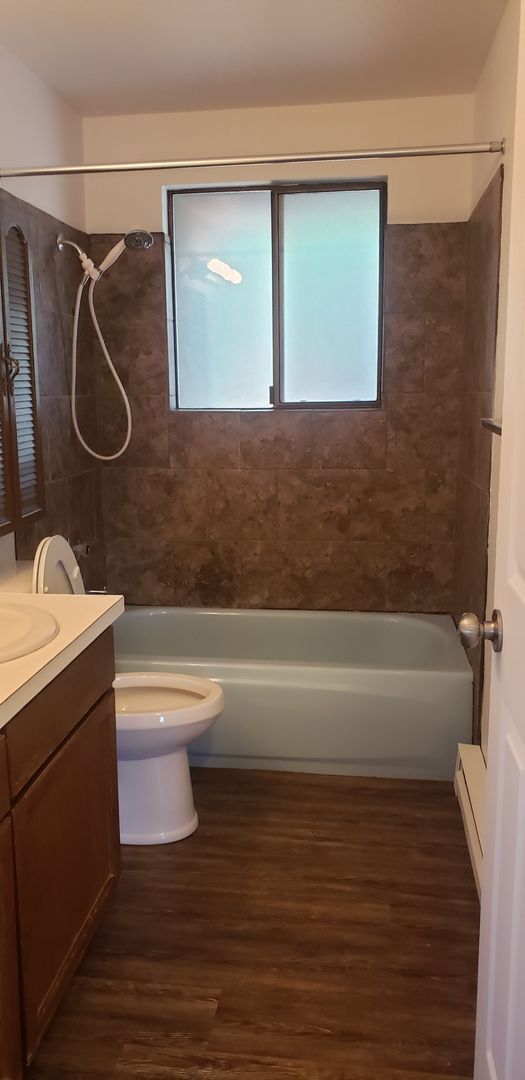 Building Photo - Nicely updated 3+ bedroom, 2 bath duplex