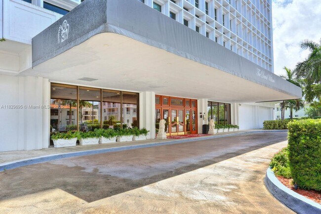 Building Photo - 700 Biltmore Way
