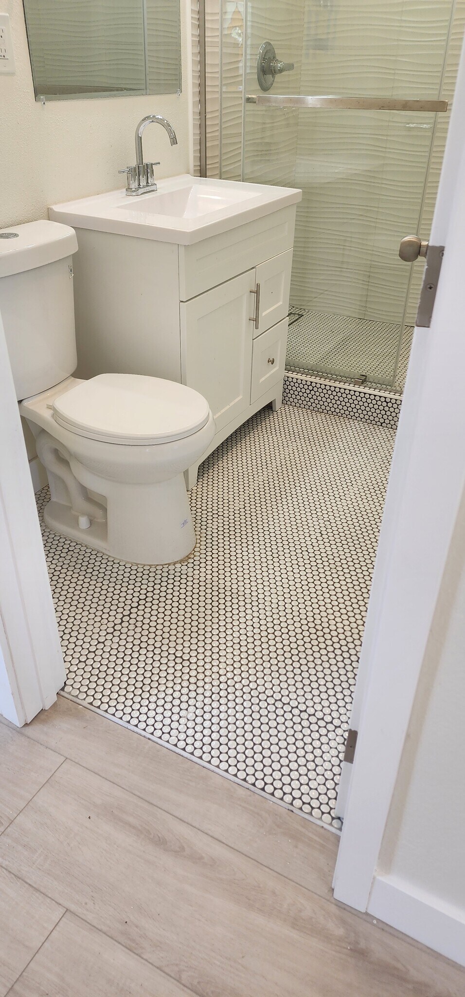 Building Photo - 950 N Kingsley Dr