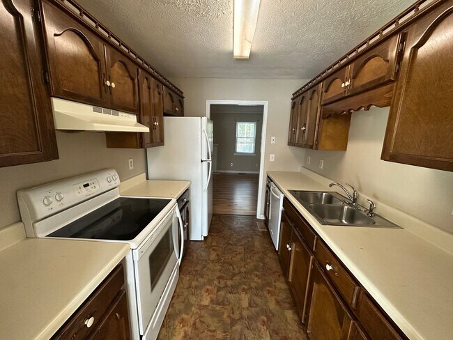 Building Photo - 5807 Woodgate Cir