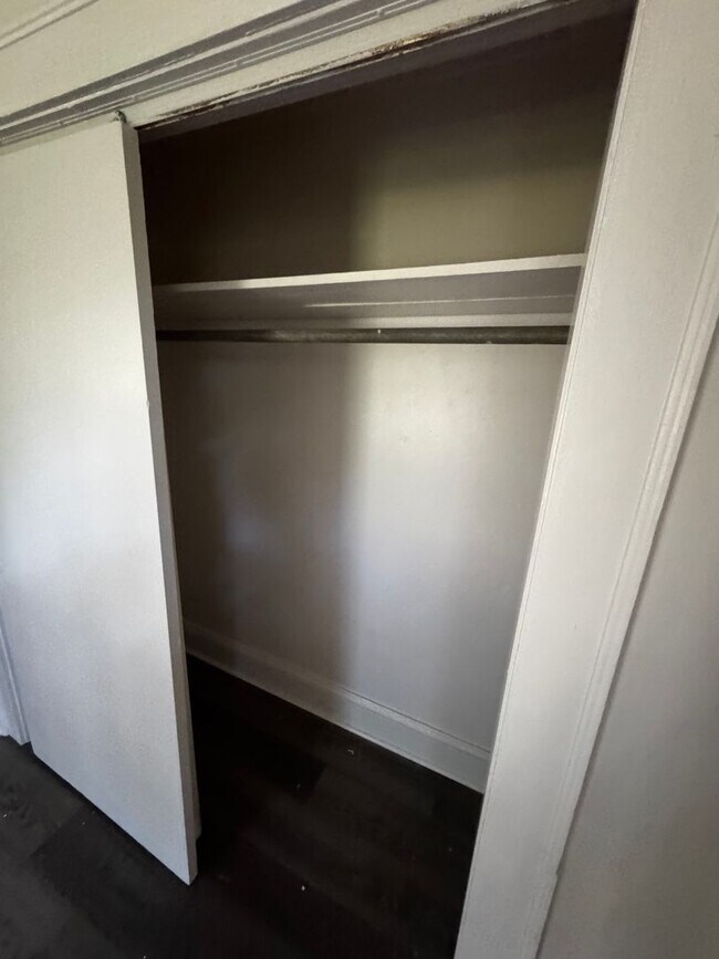 Building Photo - Single Family 2 Bed / 1 Bath (Deep Cleaning July 10, 2026)