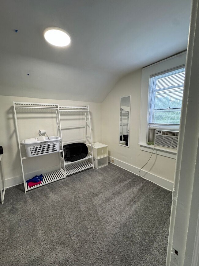 Building Photo - 4-Bedroom Near U-M with Bonus Room | Big Yard & Front Porch | On-site Laundry