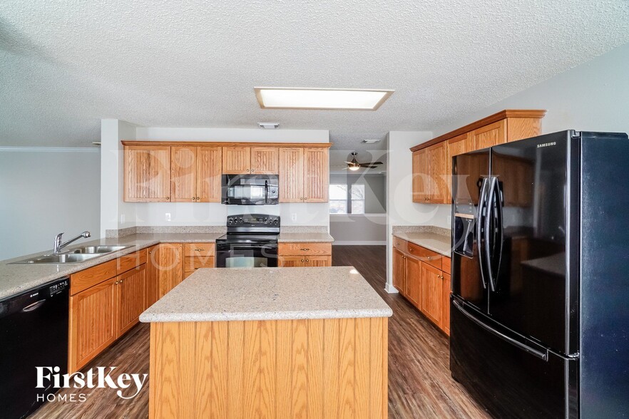 Building Photo - 14219 N Hills Village Dr