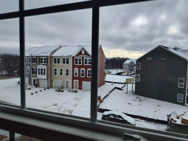 Building Photo - 409 Willowshire Ct