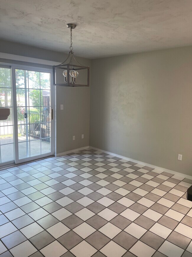 Building Photo - 2457 N Lynndale Dr