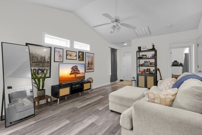 Building Photo - 3825 Elizabeth Ave