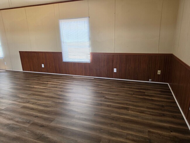 Building Photo - 3 bedroom 2 bath in Clovis