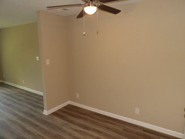Building Photo - 35 Ashwood Ct