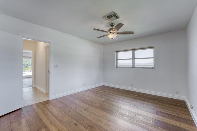 Building Photo - 2000 Admirals Way