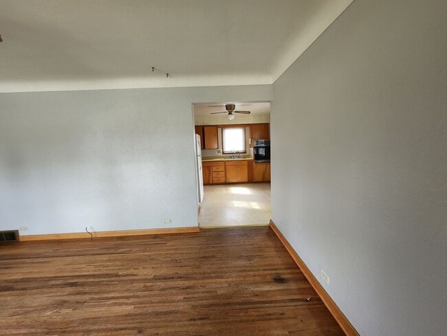 Building Photo - Great NE 3 bedroom 1.5 bath Near Center Po...