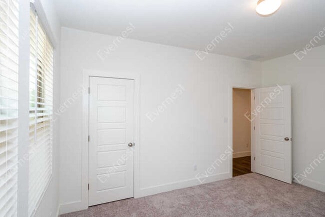 Building Photo - 2312 Ringstaff Rd