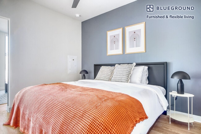 Building Photo - 140 W 10th Ave