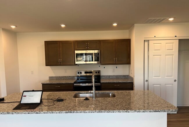 Building Photo - 3353 Sunbeam Pl