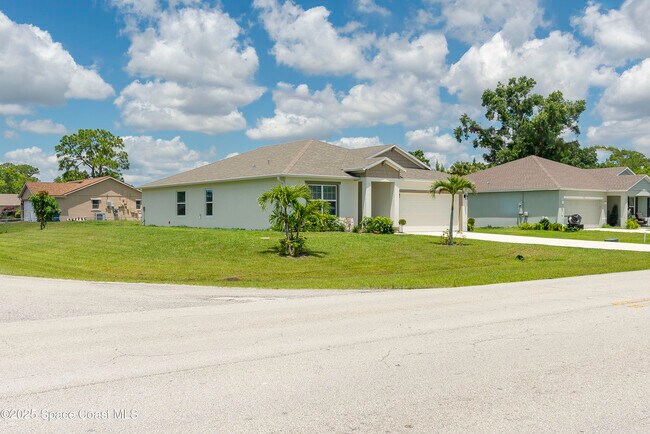 Building Photo - 724 San Filippo Dr SE