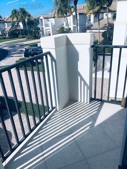 Building Photo - 8051 Players Cove Dr