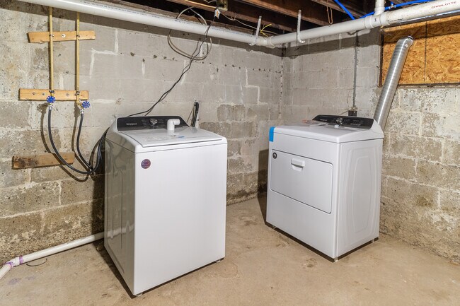 Building Photo - 1123 Wilson Ave