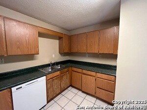 Building Photo - 5619 Lakebend W Dr