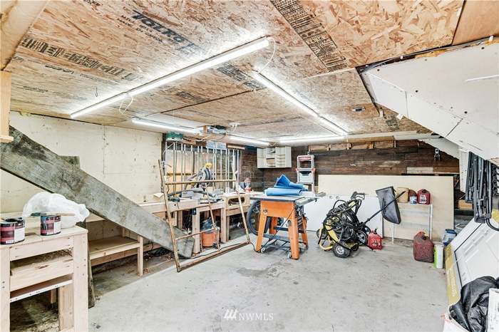 Garage is cleaned out an has a large work bench - 3307 S 7th St