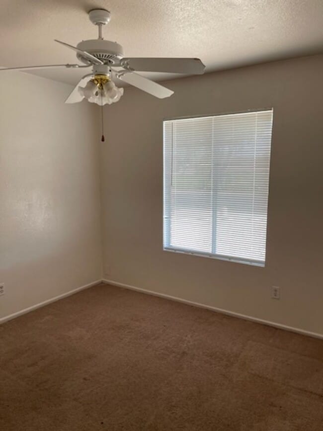 Building Photo - Mesa 4 bedroom rental