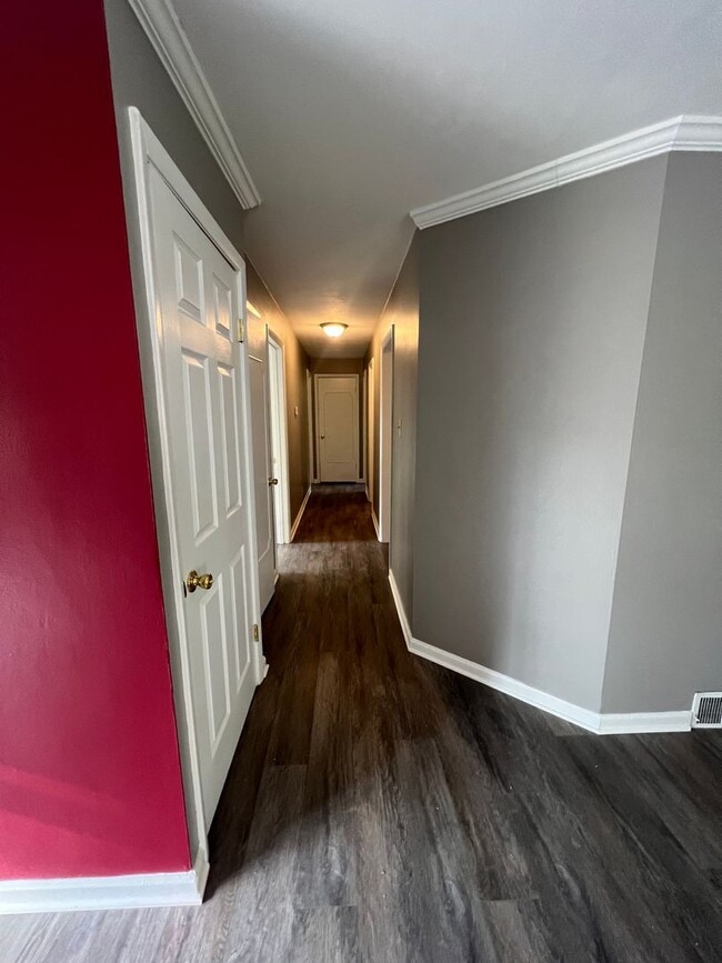 Building Photo - 3-bedroom, 2-bathroom private retreat in C...