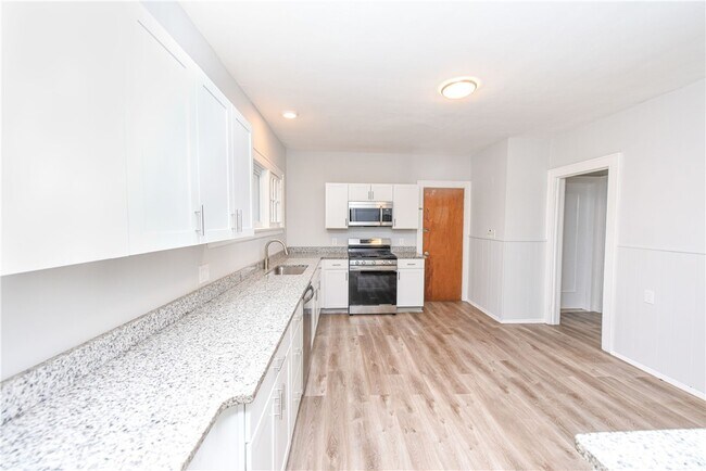 Building Photo - 200 Elmdorf Ave