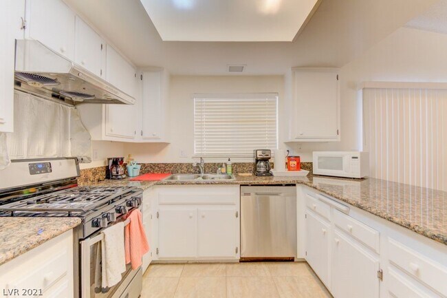 Building Photo - 6261 W La Palma Pkwy