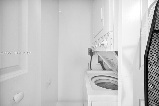 Building Photo - 621 11th St