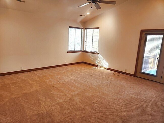 Building Photo - Beautiful Ranch Place Home