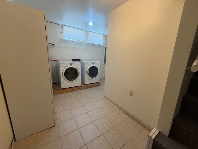 Building Photo - 1208 S Florence Pl