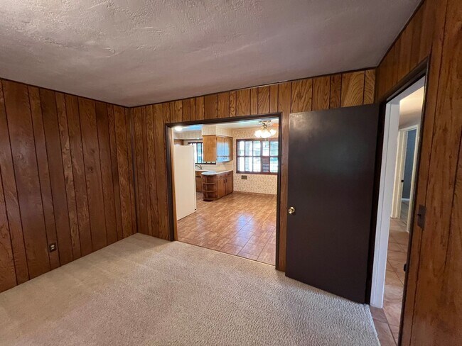 Building Photo - 723 S California St