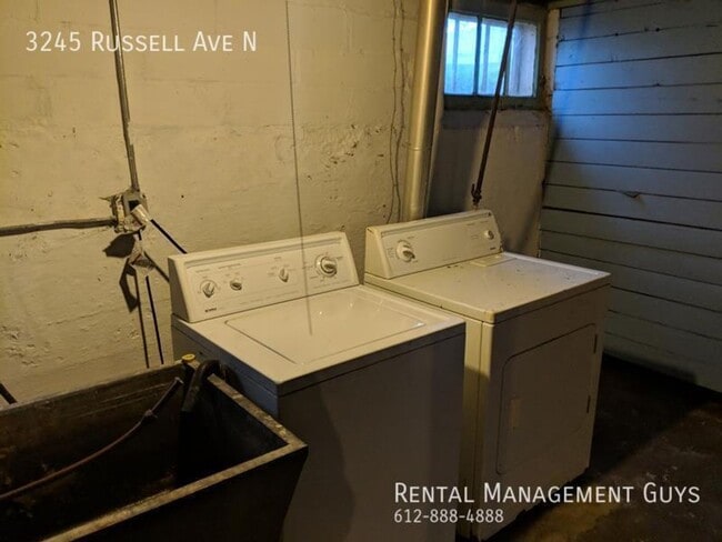 Building Photo - Charming 2 Bed/1 Bath + Den for Rent!