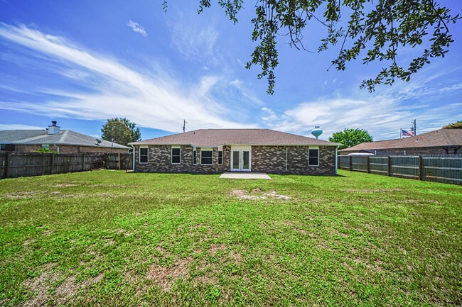 Building Photo - 7216 Antoinette Cir