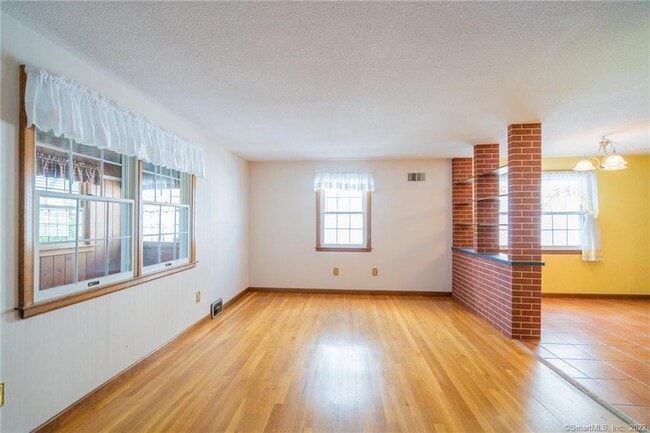 Building Photo - 82 Lancaster Rd