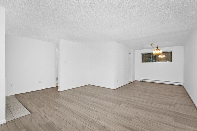 Building Photo - Privacy without the yard work - 3 Bedroom South Seattle Townhouse (Secure before the new year!)