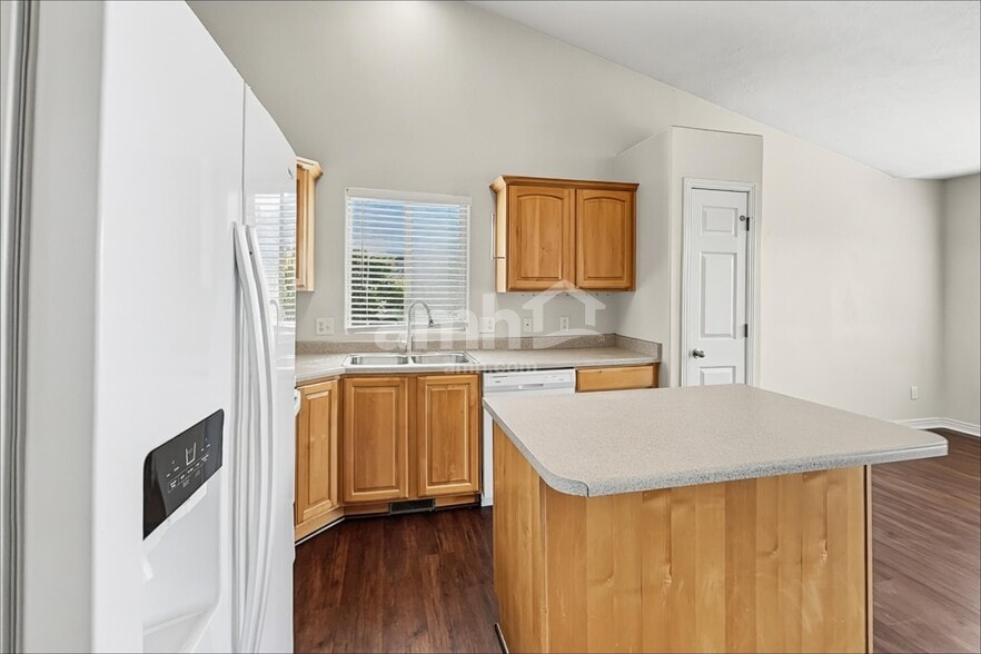 Building Photo - 2530 Cimmaron Dr