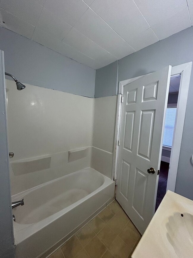 Building Photo - 1829 Frances Ave