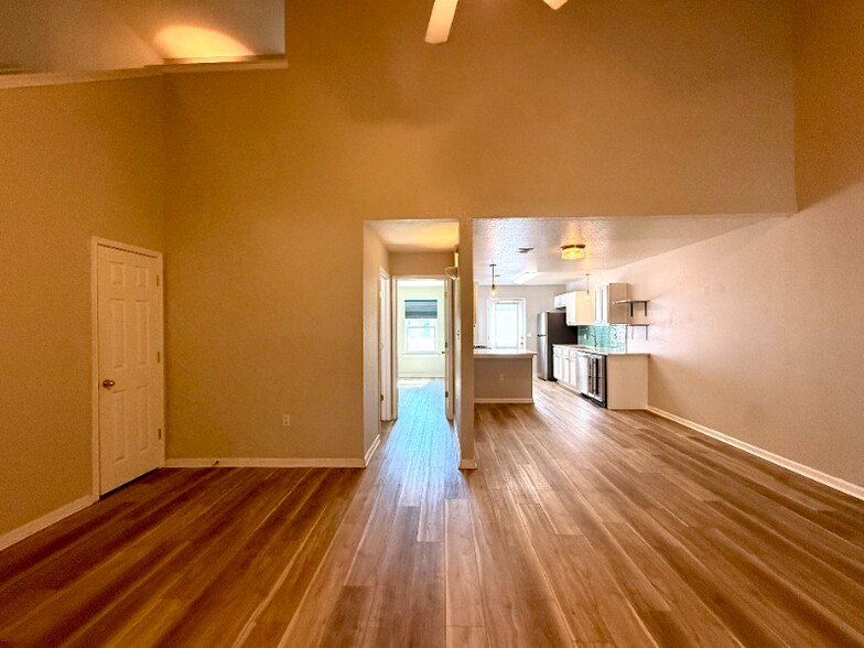 Building Photo - 1000 Airport Rd