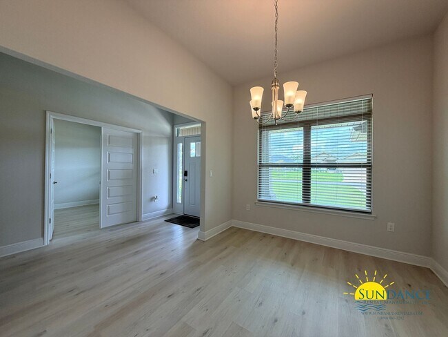 Building Photo - Beautiful 4-Bedroom Home in Quiet Crestview Cul-de-Sac!